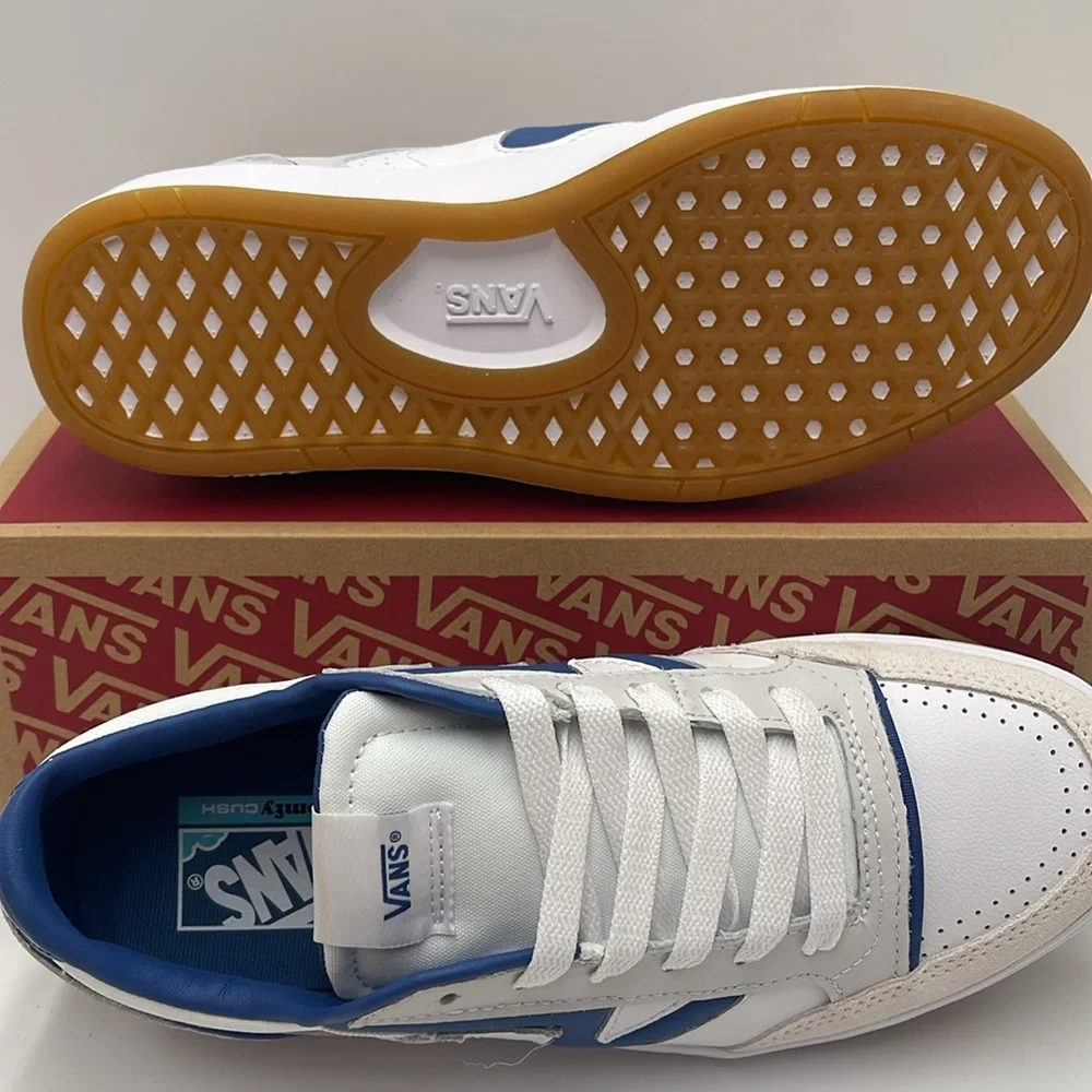 Vans WMNS Lowland Cc Jmp R
Court Navy/White
VN0007P2NAV
Sneakers - Picture 3 of 16